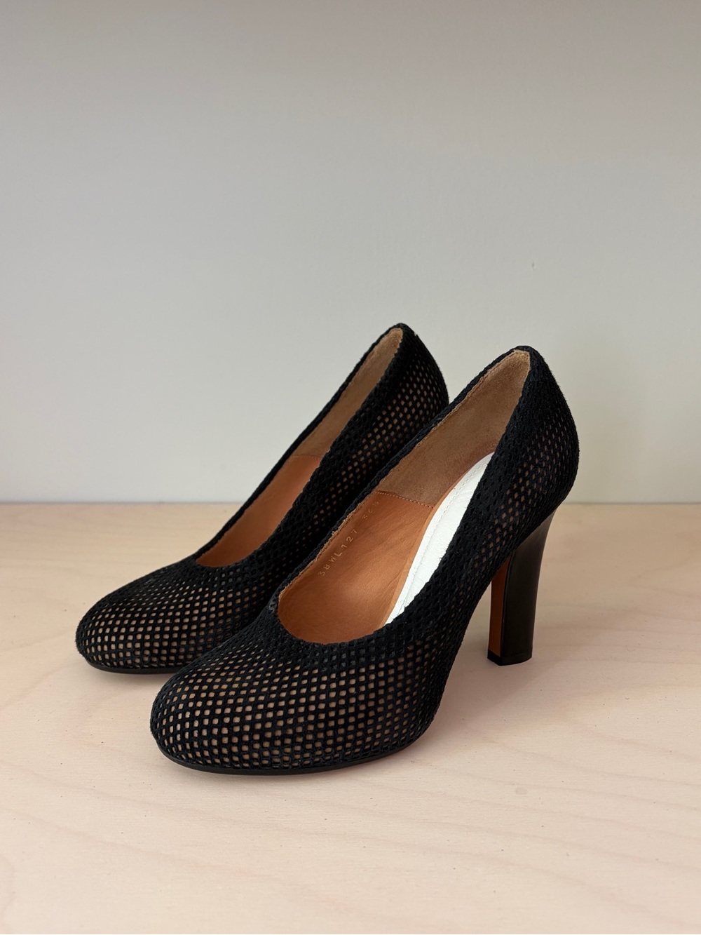 Maison Martin Margiela Fishnet Trompe L’Oeil Round-Toe Suede Pump 36.5 - Picture 2 of 14